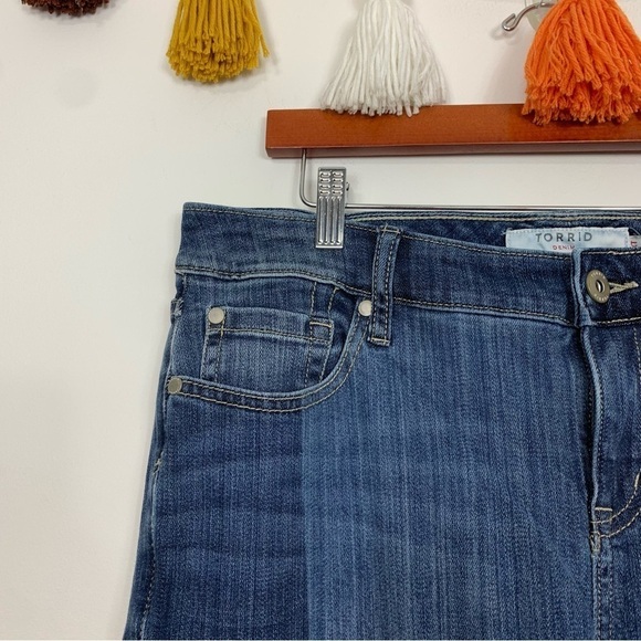 NWT Torrid Girlfriend Jeans Medium Wash Size 12 Extra Tall - Picture 6 of 14